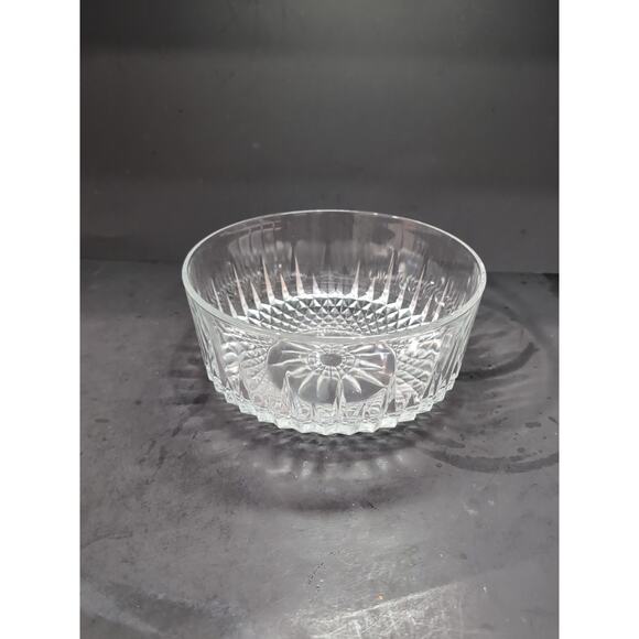 Vintage Arcoroc Serving Bowl, Diamond Cut Crystal Glass, Starburst‎ Design 9" - Picture 1 of 11